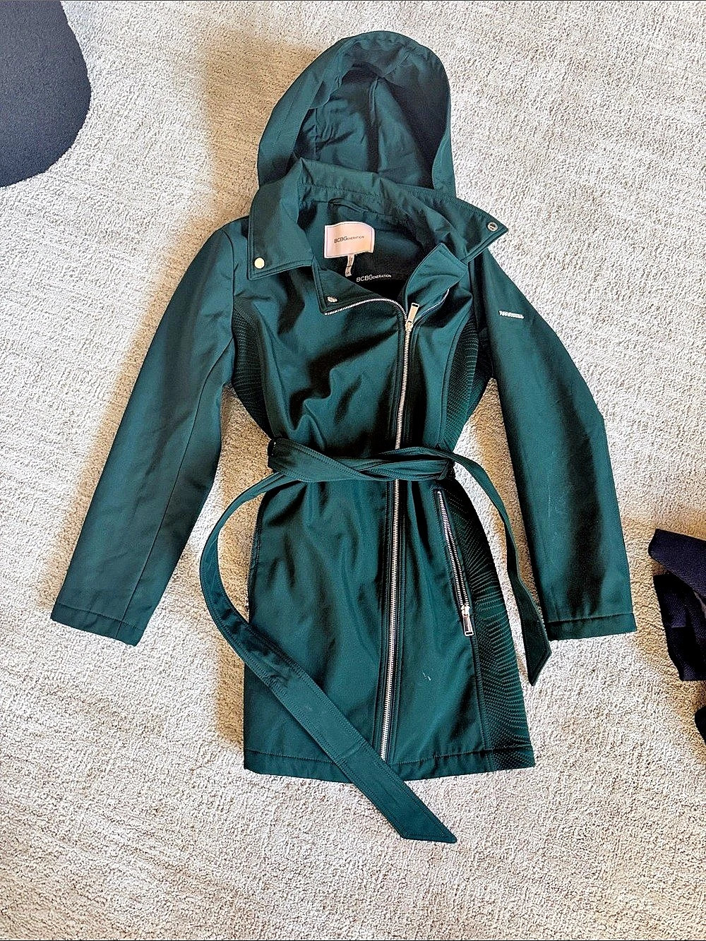 BCBGMAXAZRIA Hooded Belted Trench Rain Coat in Green Like New